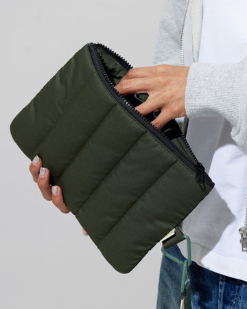 Sleek Pouch - VERDE | กระเป๋าใส่ของ สีเขียวมะกอก