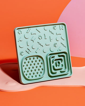 Square Lick Mat Slow Feeder แผ่นชะลอการกิน